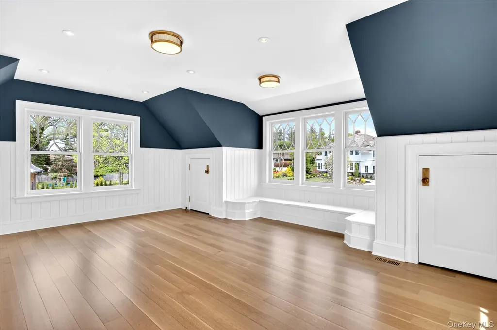 71 Lake Road Manhasset NY 11030