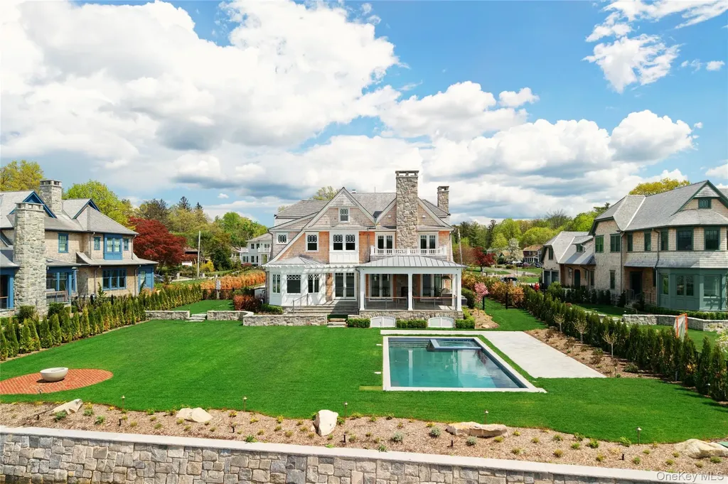 71 Lake Road Manhasset NY 11030