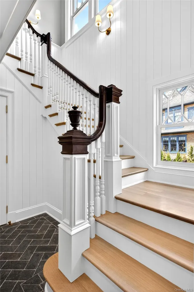 71 Lake Road Manhasset NY 11030