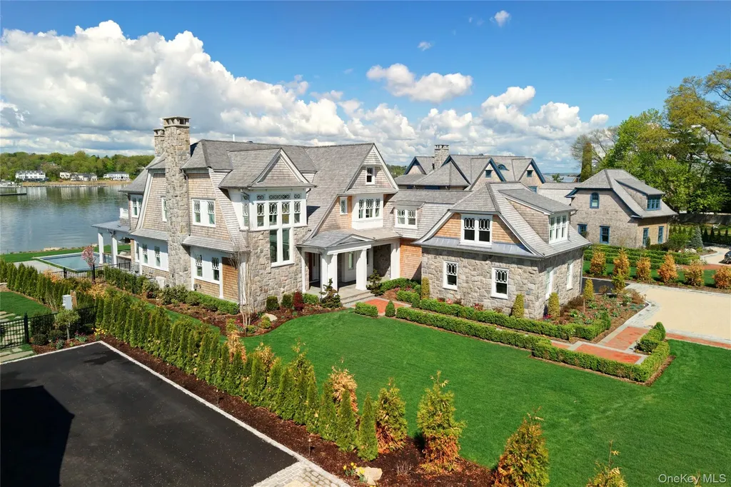 71 Lake Road Manhasset NY 11030
