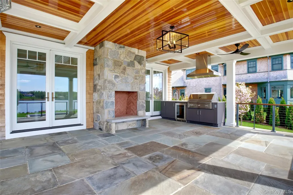 71 Lake Road Manhasset NY 11030