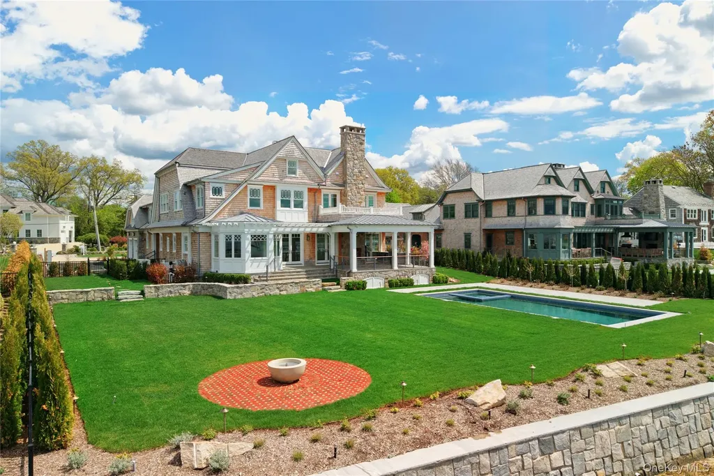 71 Lake Road Manhasset NY 11030