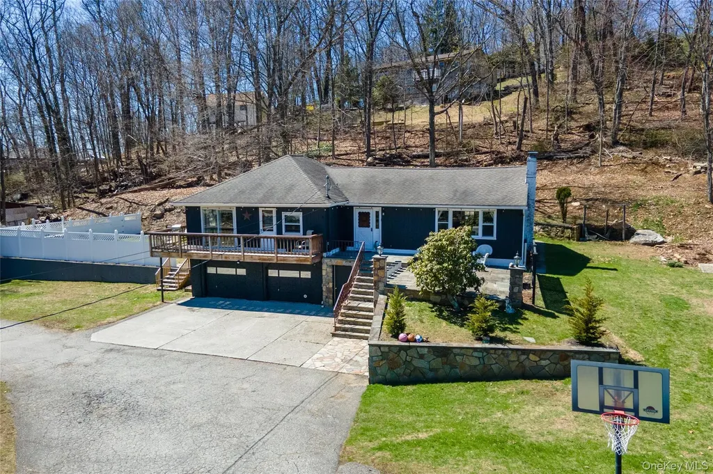 89 Baldwin Place Road Mahopac NY 10541