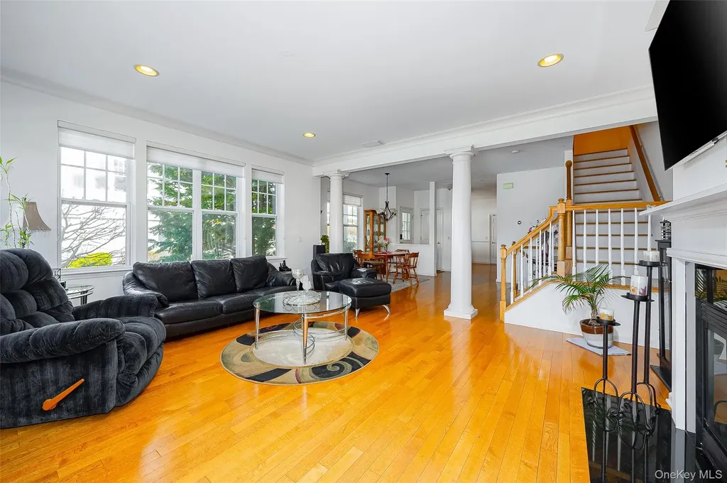 114 Hudson Pointe Drive Poughkeepsie NY 12601