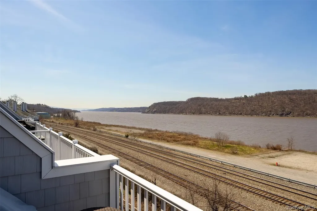 114 Hudson Pointe Drive Poughkeepsie NY 12601
