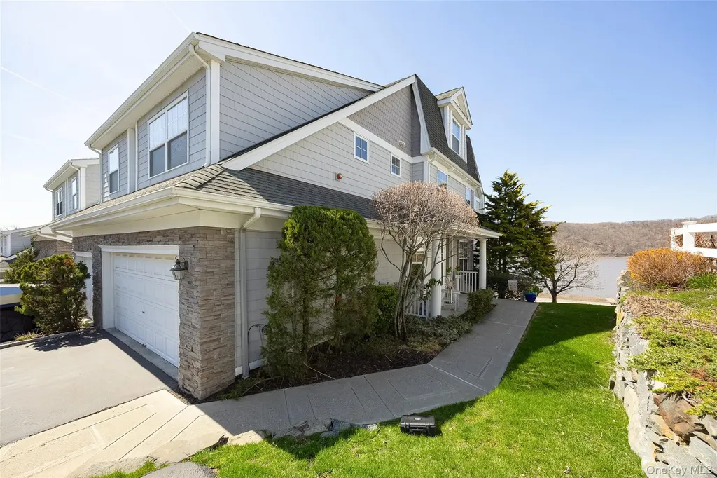 114 Hudson Pointe Drive Poughkeepsie NY 12601