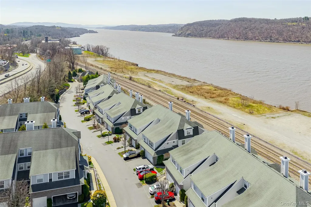 114 Hudson Pointe Drive Poughkeepsie NY 12601
