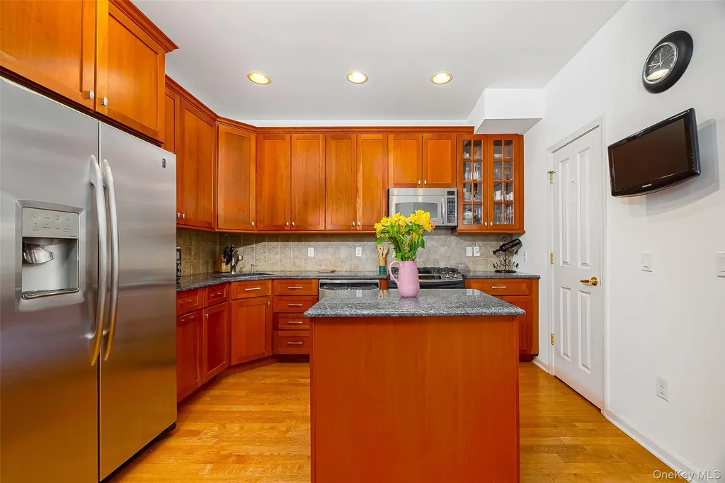 114 Hudson Pointe Drive Poughkeepsie NY 12601