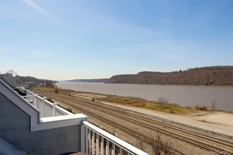 114 Hudson Pointe Drive Poughkeepsie NY 12601