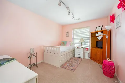 114 Hudson Pointe Drive Poughkeepsie NY 12601