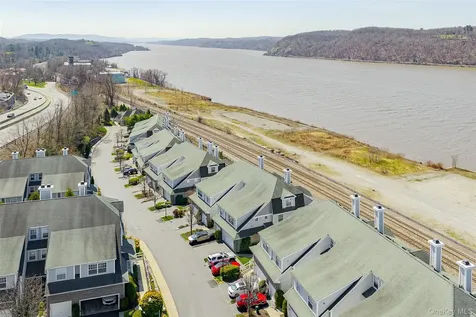 114 Hudson Pointe Drive Poughkeepsie NY 12601
