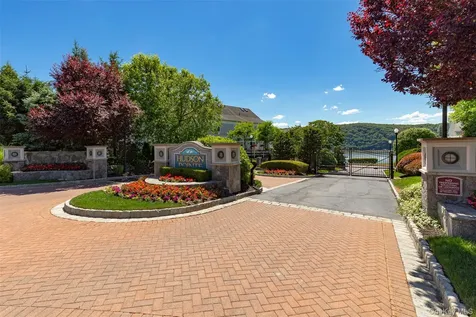 114 Hudson Pointe Drive Poughkeepsie NY 12601