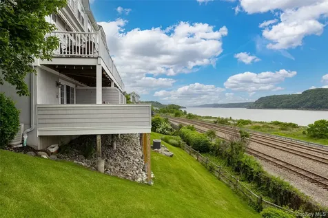 114 Hudson Pointe Drive Poughkeepsie NY 12601