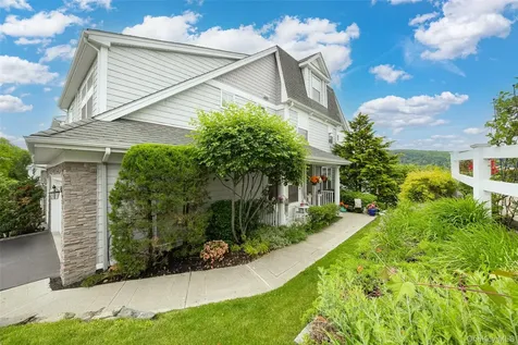 114 Hudson Pointe Drive Poughkeepsie NY 12601