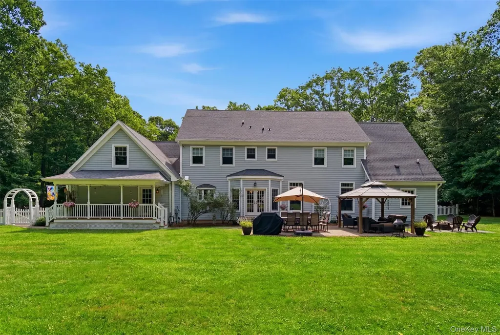 17 Forrest Drive Lloyd Neck NY 11743