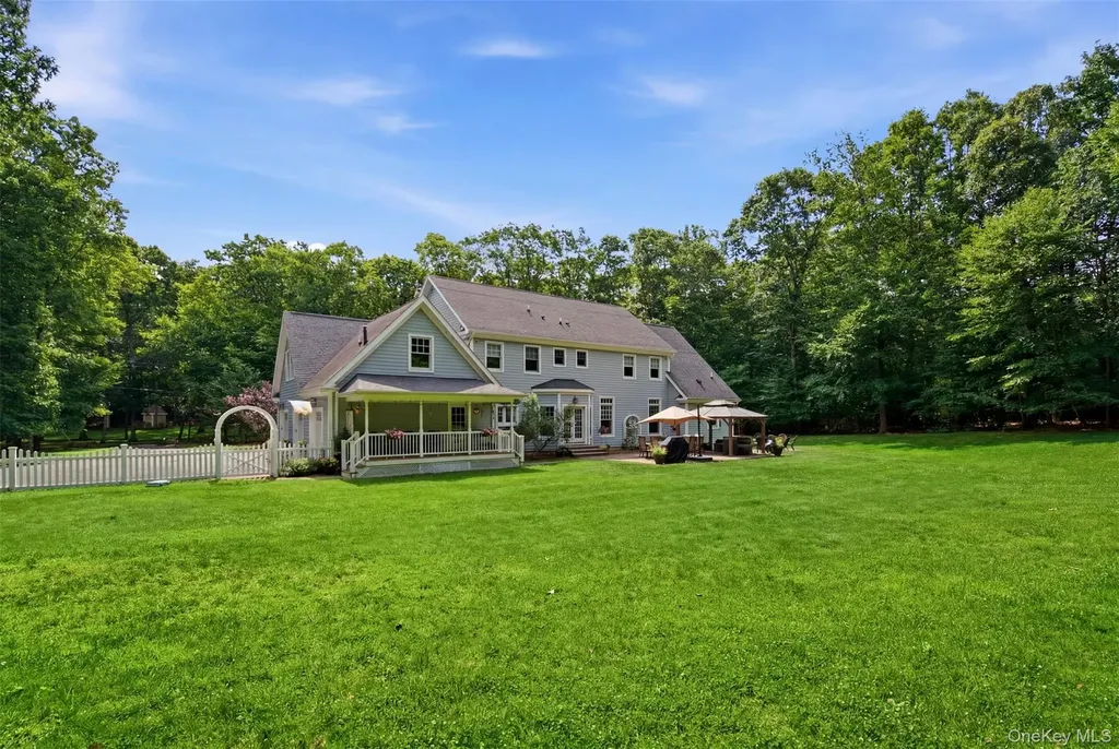 17 Forrest Drive Lloyd Neck NY 11743