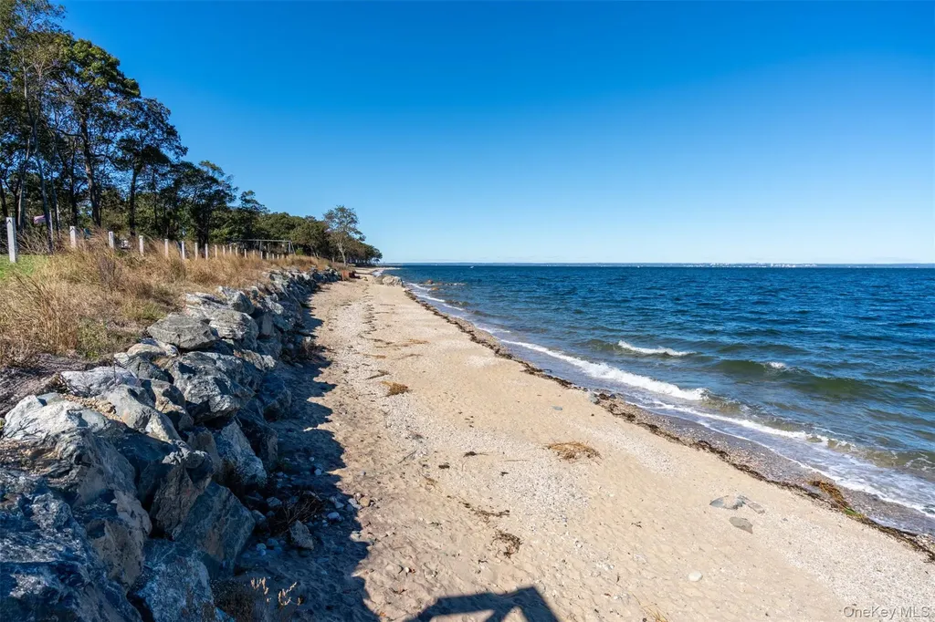 17 Forrest Drive Lloyd Neck NY 11743