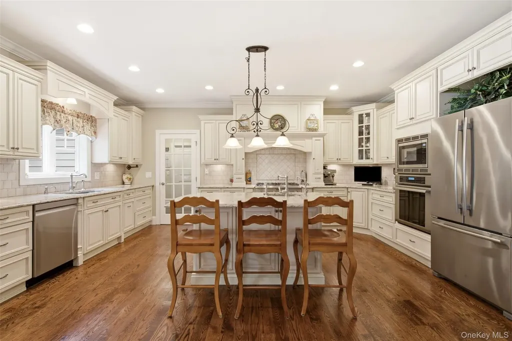 17 Forrest Drive Lloyd Neck NY 11743