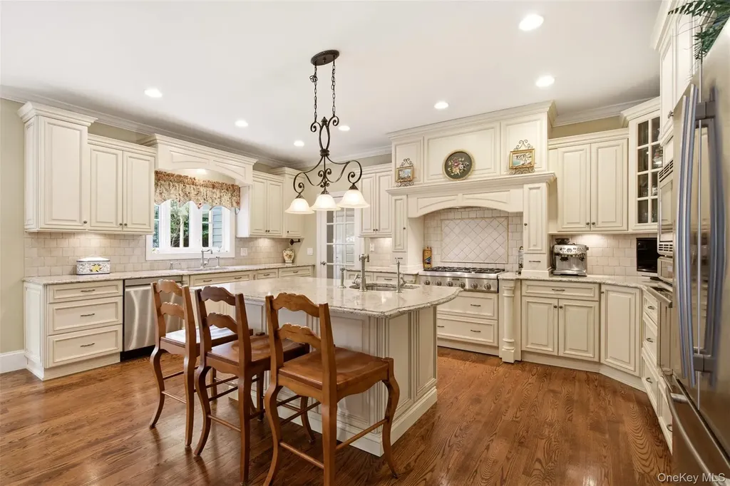 17 Forrest Drive Lloyd Neck NY 11743