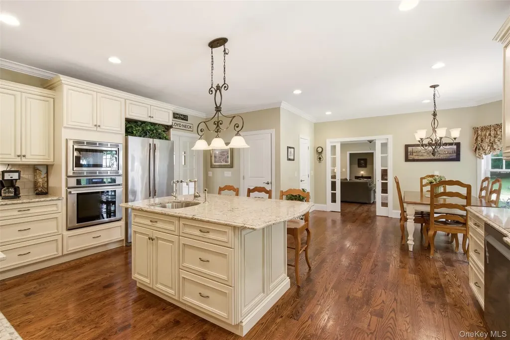 17 Forrest Drive Lloyd Neck NY 11743