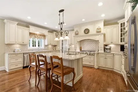 17 Forrest Drive Lloyd Neck NY 11743