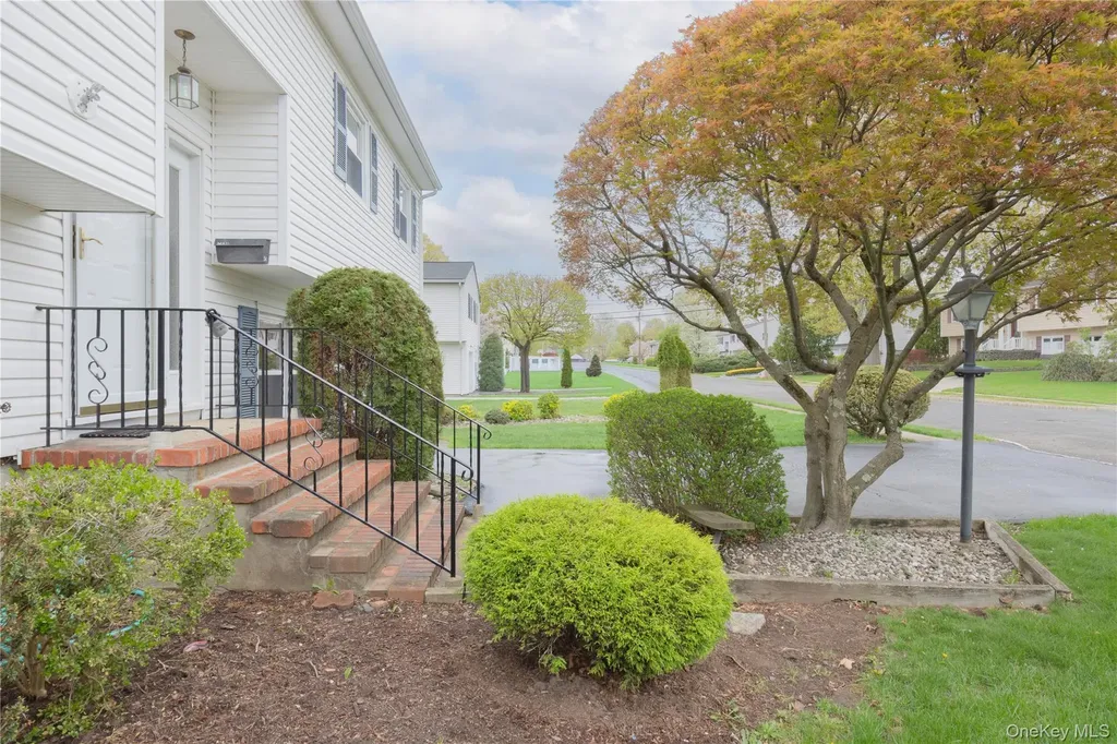 54 Meyer Oval Pearl River NY 10965