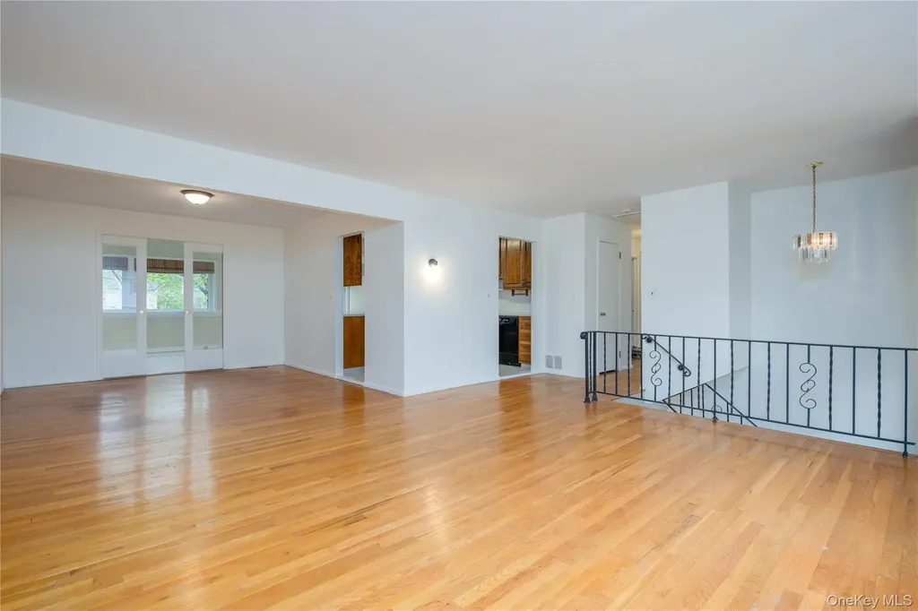 54 Meyer Oval Pearl River NY 10965