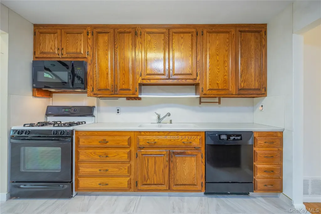 54 Meyer Oval Pearl River NY 10965