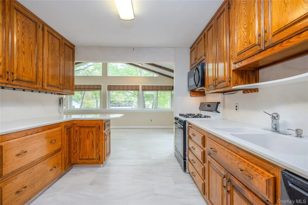 54 Meyer Oval Pearl River NY 10965