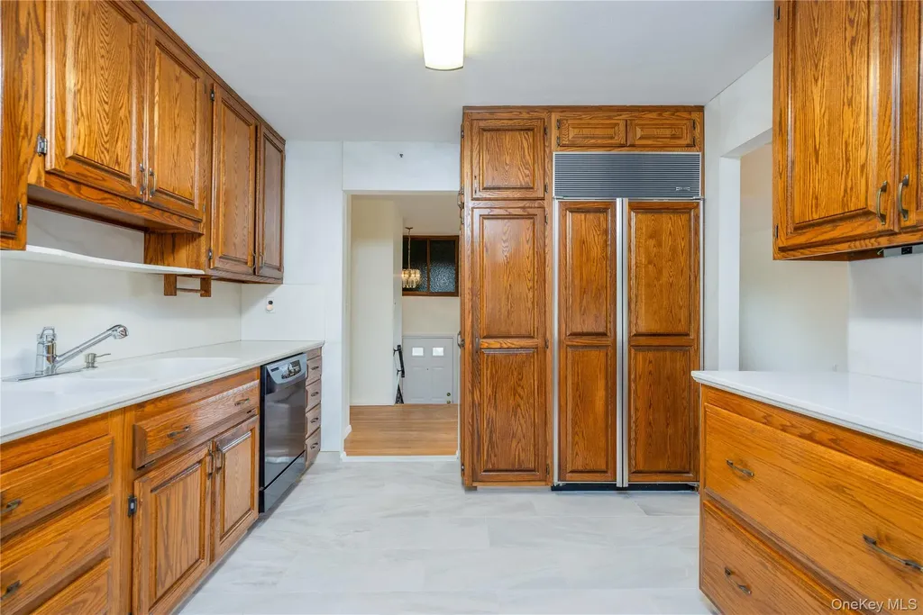 54 Meyer Oval Pearl River NY 10965