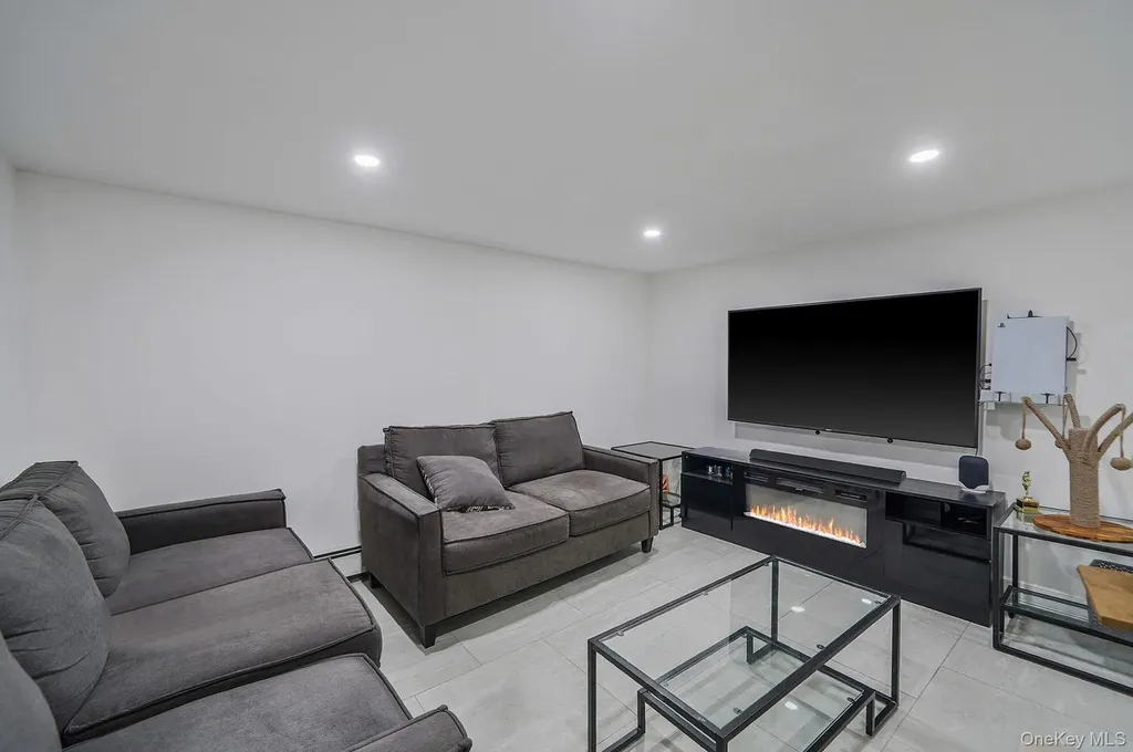 47 Mayfield Drive Mastic Beach NY 11951