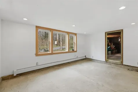 461 White Schoolhouse Rhinebeck NY 12572