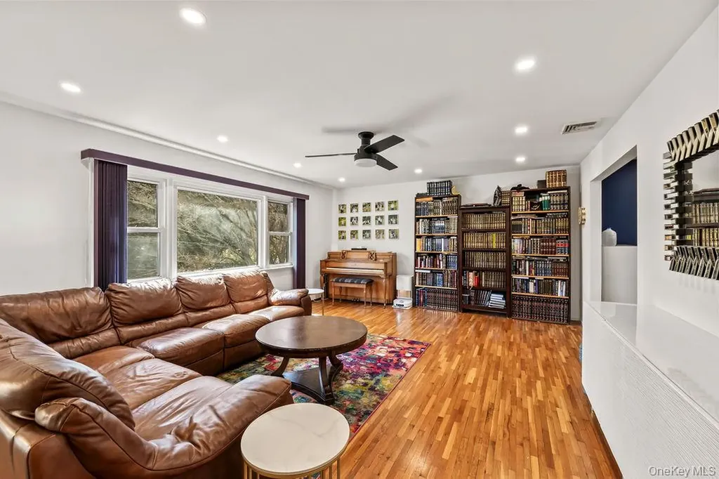 29 Sandy Brook Drive Spring Valley NY 10977