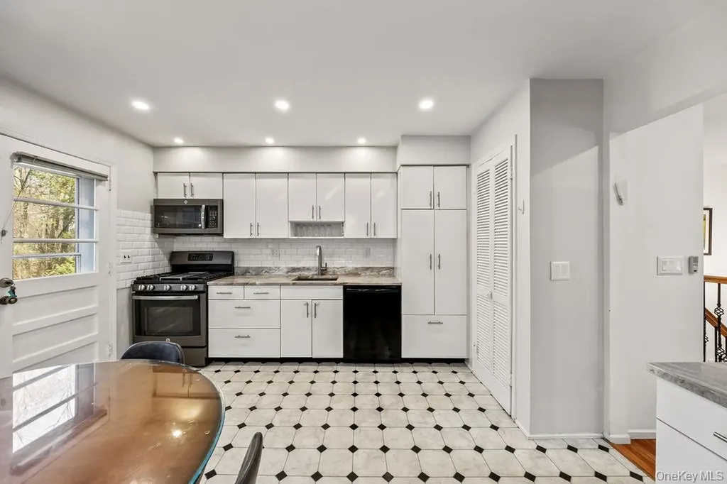 29 Sandy Brook Drive Spring Valley NY 10977