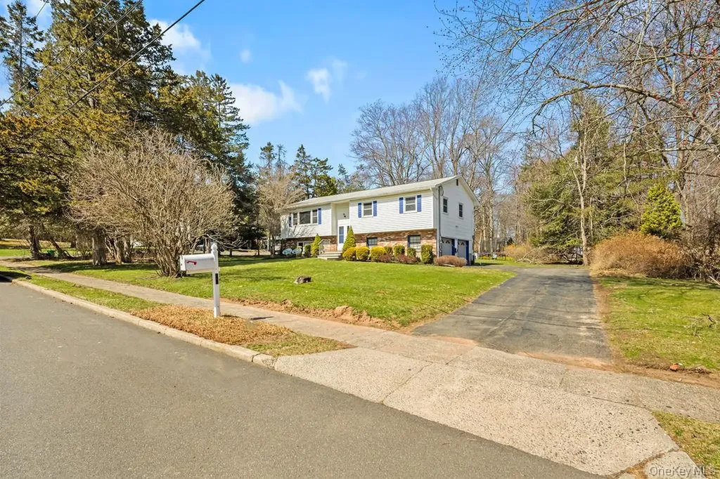 29 Sandy Brook Drive Spring Valley NY 10977
