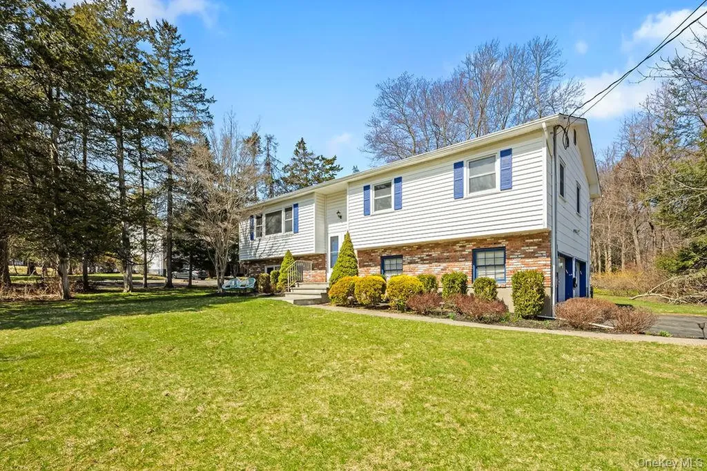 29 Sandy Brook Drive Spring Valley NY 10977