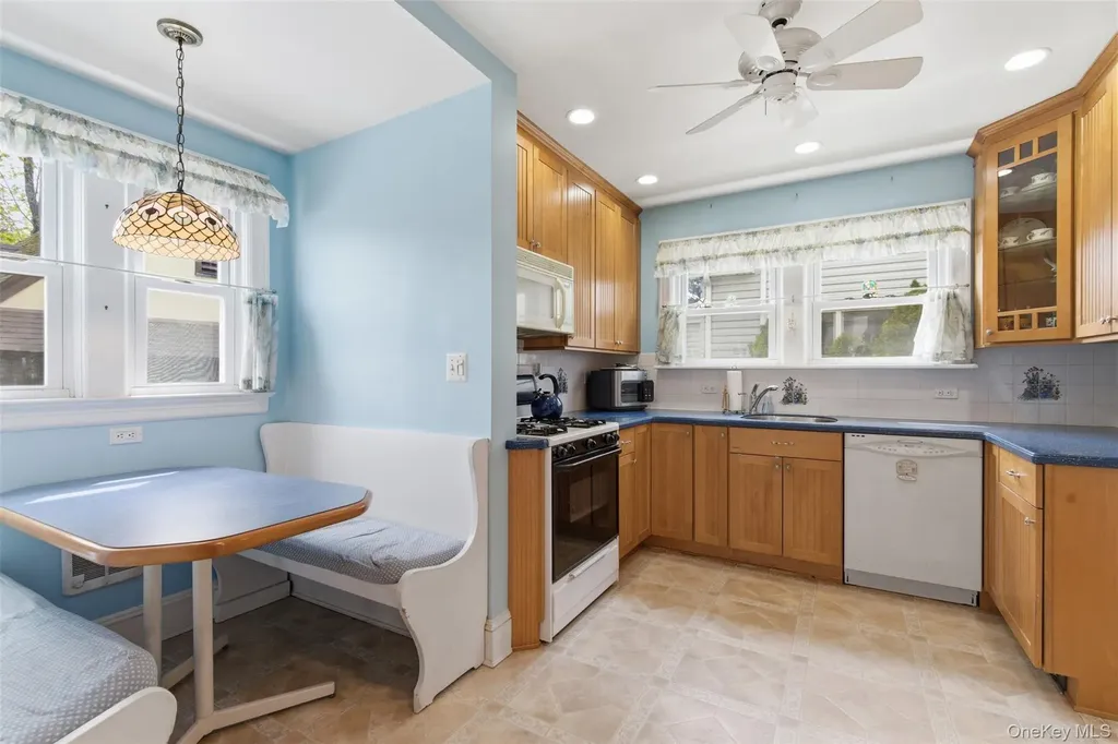 25 Iris Avenue Floral Park NY 11001