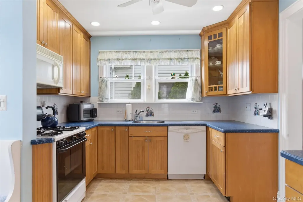 25 Iris Avenue Floral Park NY 11001