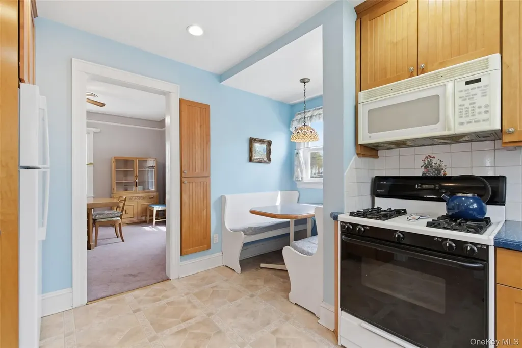 25 Iris Avenue Floral Park NY 11001