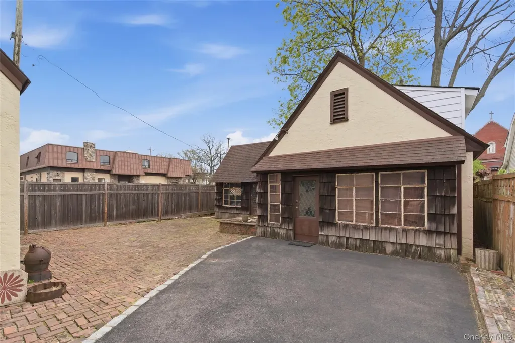 25 Iris Avenue Floral Park NY 11001