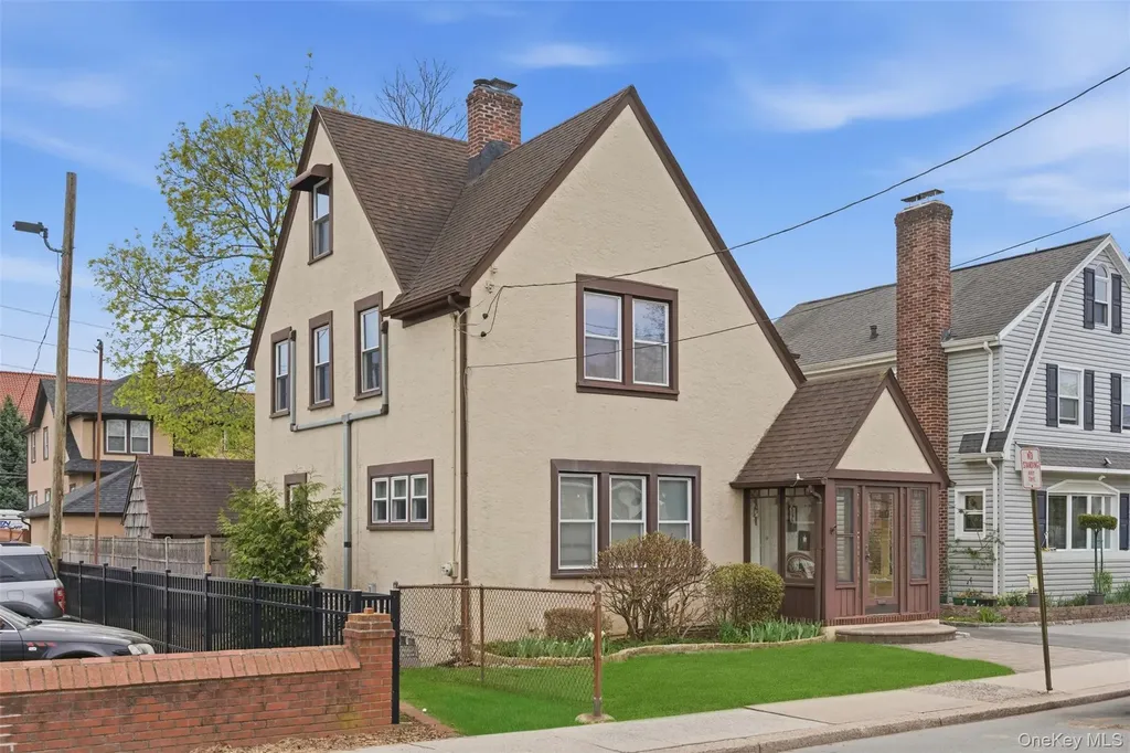25 Iris Avenue Floral Park NY 11001