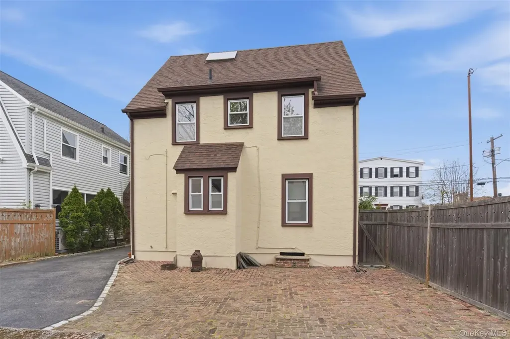 25 Iris Avenue Floral Park NY 11001