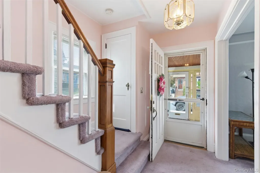 25 Iris Avenue Floral Park NY 11001