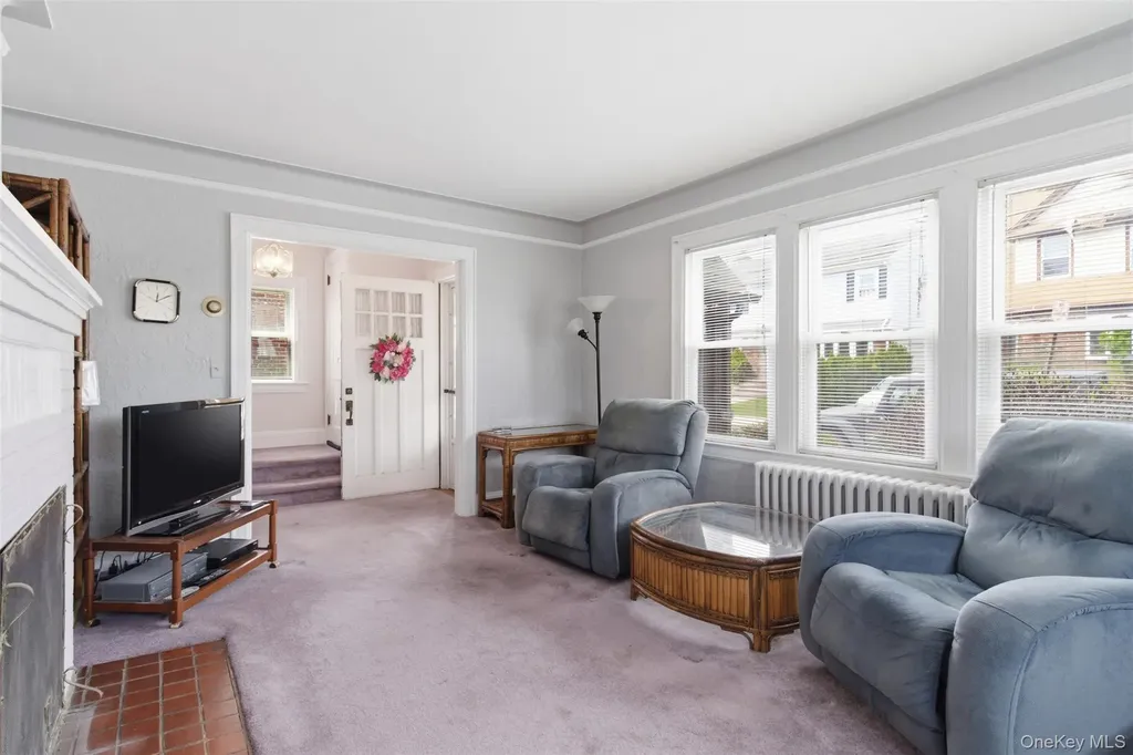 25 Iris Avenue Floral Park NY 11001