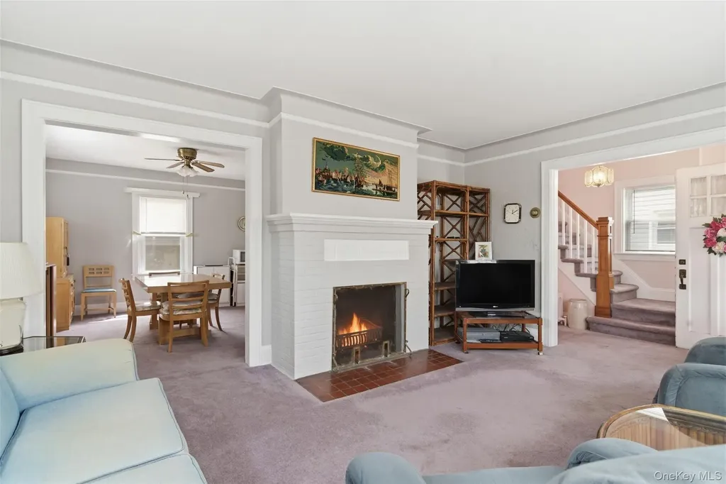 25 Iris Avenue Floral Park NY 11001
