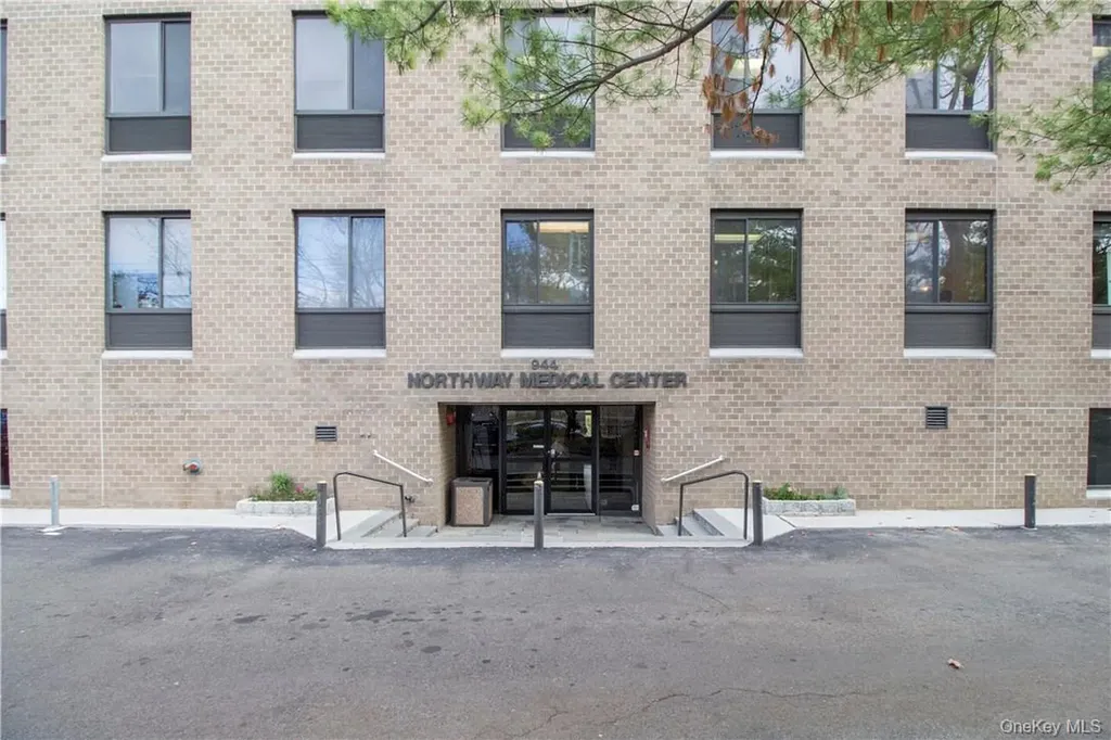944 N Broadway Yonkers NY 10701