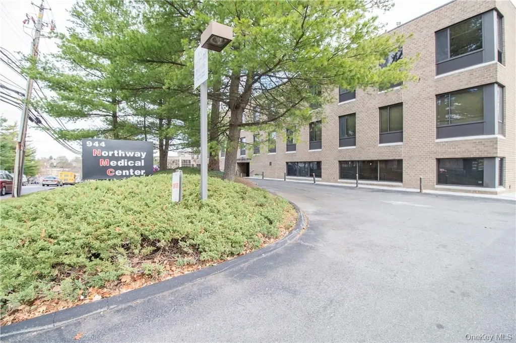 944 N Broadway Yonkers NY 10701