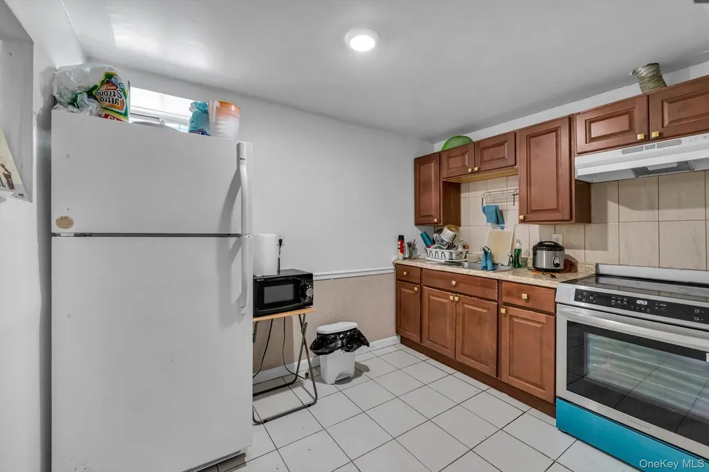 87-02 55th Road Elmhurst NY 11373