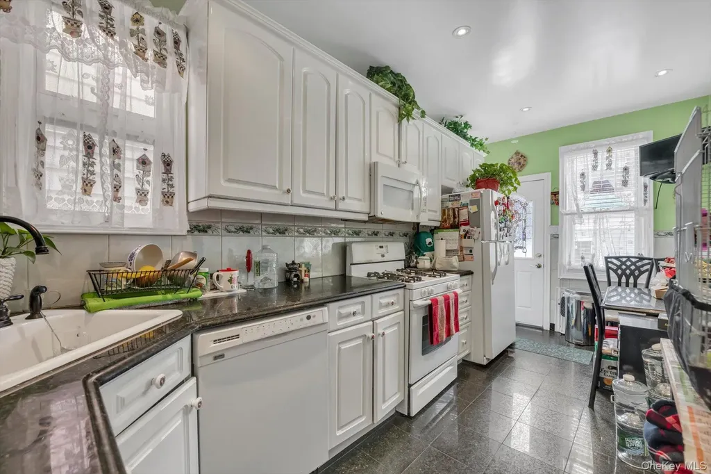 87-02 55th Road Elmhurst NY 11373