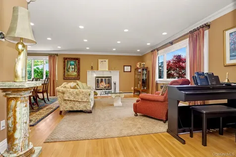 95 Gail Drive New Rochelle NY 10805
